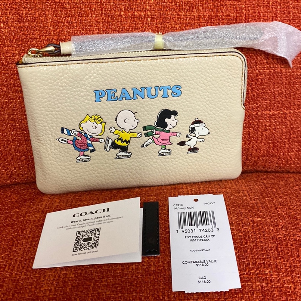 NWT Coach X Peanuts Corner Zip Wristlet With Snoopy & Friends Motif